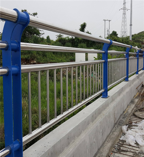 不銹鋼復(fù)合管橋梁護(hù)欄 河道防撞欄廠家直銷定制